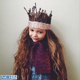 组图：大眼萝莉姐妹走红 写真妈妈掌镜精致如画