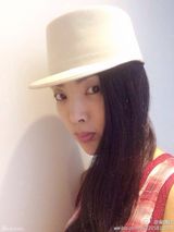 组图：曹格老婆吴速玲私照曝光 时尚辣妈