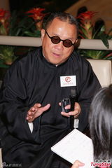 组图：戚美珍未获苗侨伟剧透 曾志伟望享天伦