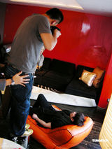 幻灯图集：孙耀威为新碟拍摄喷血出浴照