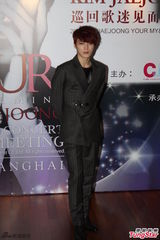 组图：韩国人气偶像金在中亮相上海魅惑帅气