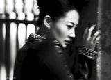 高清图：许晴性感沐浴左岸阳光 优雅演奏黑白乐章
