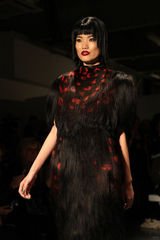 高清组图：名模李丹妮亮相2010春夏伦敦时装周