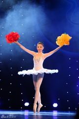 组图：大学生魔术大赛演出晚会在京举行