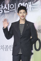 独家高清：《期待恋爱》发布 宝儿红裙清纯可爱