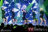 组图：《M Countdown》现场 f(x)圣诞装活泼可爱