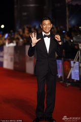 组图：刘德华开心走红毯避谈妻子再孕