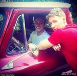 组图：跳水王子戴利与男友车库激吻旁若无人