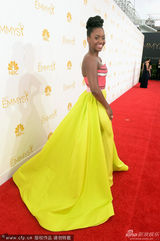 组图：艾美奖红毯 Teyonah Parris黄色裙摆抢镜