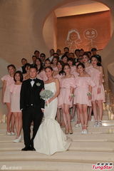 组图：郑希怡大婚热吻老公 欲为阿娇牵红线