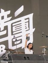 组图：索尼群星深圳草莓再受捧 隔壁团激情献唱