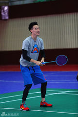 组图：《如果爱》角逐最强情侣 三对情侣争麦霸