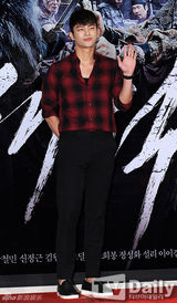 组图：《海盗》众星观影 SM艺人组团捧场