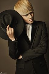 组图：赵泳鑫新歌组图曝光 转型绅士成熟风