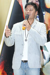 组图：《动荡的年代》李南星帅气依旧