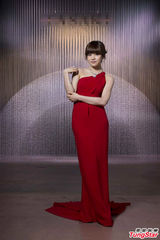 组图：陈妍希红裙魅惑 与玉木宏东京聚首