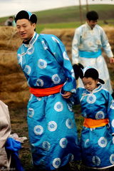 组图：爸爸2萌娃草原行 杨阳洋不再独宠多多