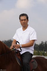 组图：众星加盟《邓小平》张嘉译0片酬演习仲勋