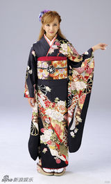 组图：板野友美和服写真曝光 软妹子俏皮可爱