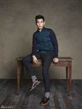 组图：金秀贤新写真 冷峻表情再现外星都教授