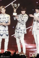 组图：Infinite智妍等众歌星献唱《冠军秀》