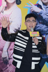 组图：萧敬腾《大宅男》首映 拍摄时雨就没停过