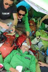 组图：陈坤行走戈壁遭遇沙尘暴 七夕篝火作乐