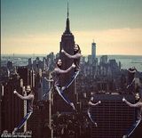 组图：奥斯卡新晋男配被玩坏 遭PS熊抱朱莉大腿