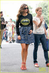 组图：妮娜-杜波夫黑色西装现身 干练洒脱