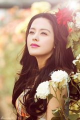 组图：王力可时尚户外大片曝光 温婉优雅获追捧