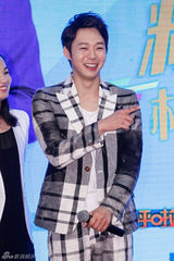 组图：朴有天挑逗粉丝称“我的女神就是你”