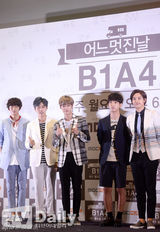 组图：韩团B1A4开节目发布会 带你去旅游