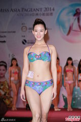 组图：亚洲小姐深圳泳装海选 演绎青春性感