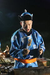 组图：《爸爸2》草原篝火晚会 萌娃成可爱吃货