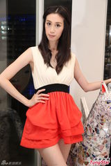 组图：台湾女模李蕙钧因神似陈汉典走红