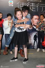 组图：林峰否认与女友即兴湿吻 陈敏之续约TVB