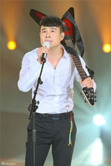 组图：《歌狂》小沈阳摔吉他 尚雯婕返场助阵