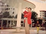 组图：郭美美曾自称从小像公主 由妈妈单独带大
