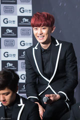 独家高清：EXO出道两年首开唱 11成员一夜长大