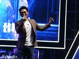 组图：杨宗纬献唱南京音乐节 动情演绎王菲金曲