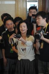 组图：刘亦菲妈妈旧照貌美如花 与女儿似姐妹