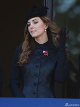 凯特王妃玫红胸针别致 寒风中撩发优雅风情(图)