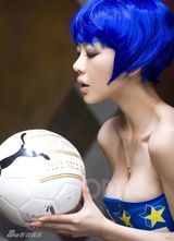 幻灯集： 巩新亮世界杯大片  被赞“最美足球宝贝”