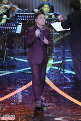 组图：张信哲彭佳慧金钟现场怀旧金曲联唱