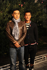 组图：《逃出生天》探班古天乐伤痕累累