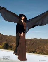 组图：打雷姐华贵杂志写真 性感贵妇深闺迷情