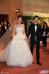 组图：汪圆圆婚礼甜蜜长吻 吴君如李嘉欣等到场