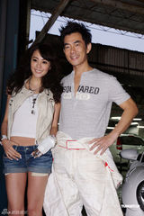 组图：任贤齐为个唱拍微电影 关颖化身性感天使