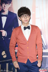 组图：胡夏梦中情人点名徐若瑄 和粉丝共舞