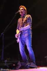 组图：杰森玛耶兹香港开唱 演唱会座无虚席